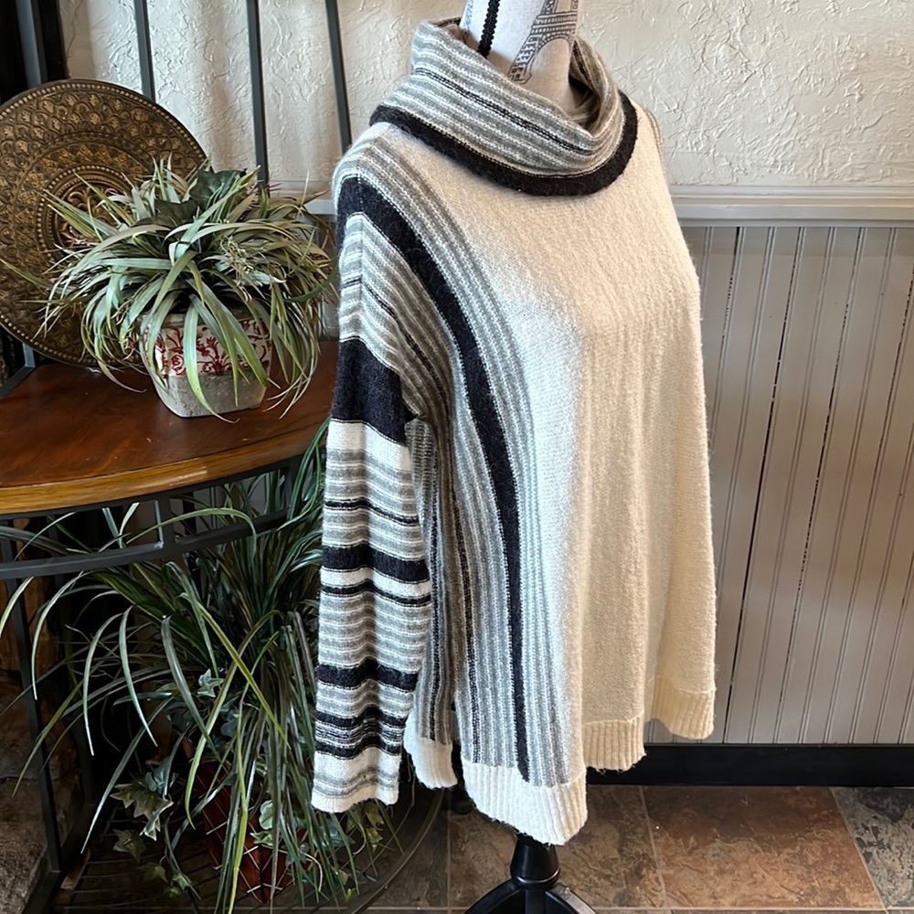 CHAPS Sweater